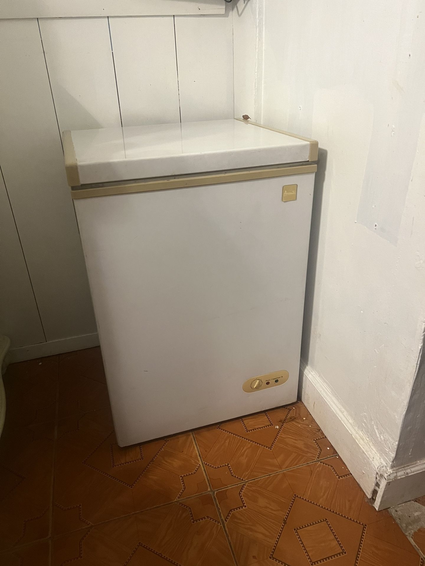 Refrigerator Casi Nuevo 75.00Refrigerador