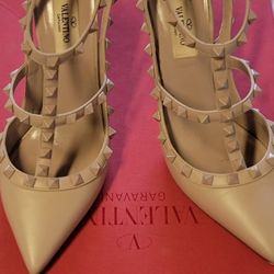 Valentino Garavani Rockstud ankle strap pump in calfskin leather