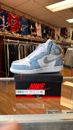 New Jordan 1 Hyper Royal Smoke Grey Size 7Y 8.5W