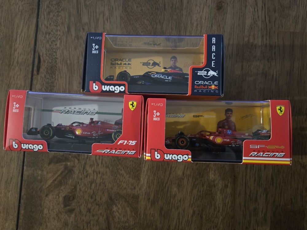 Burago F1 Formula 1 Race Cars 1/43 Ferrari And Red Bull Oracle