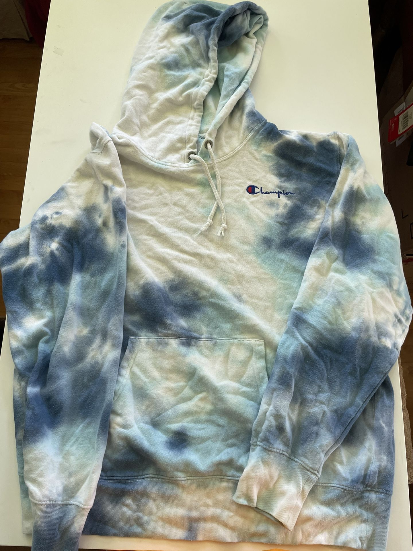 Blue & white Champion tie-dye hoodie #skater Size: L 🚚 Ships fast – usually same or next day 🔥 Bundle & save – DM for deals on 2+ items!
