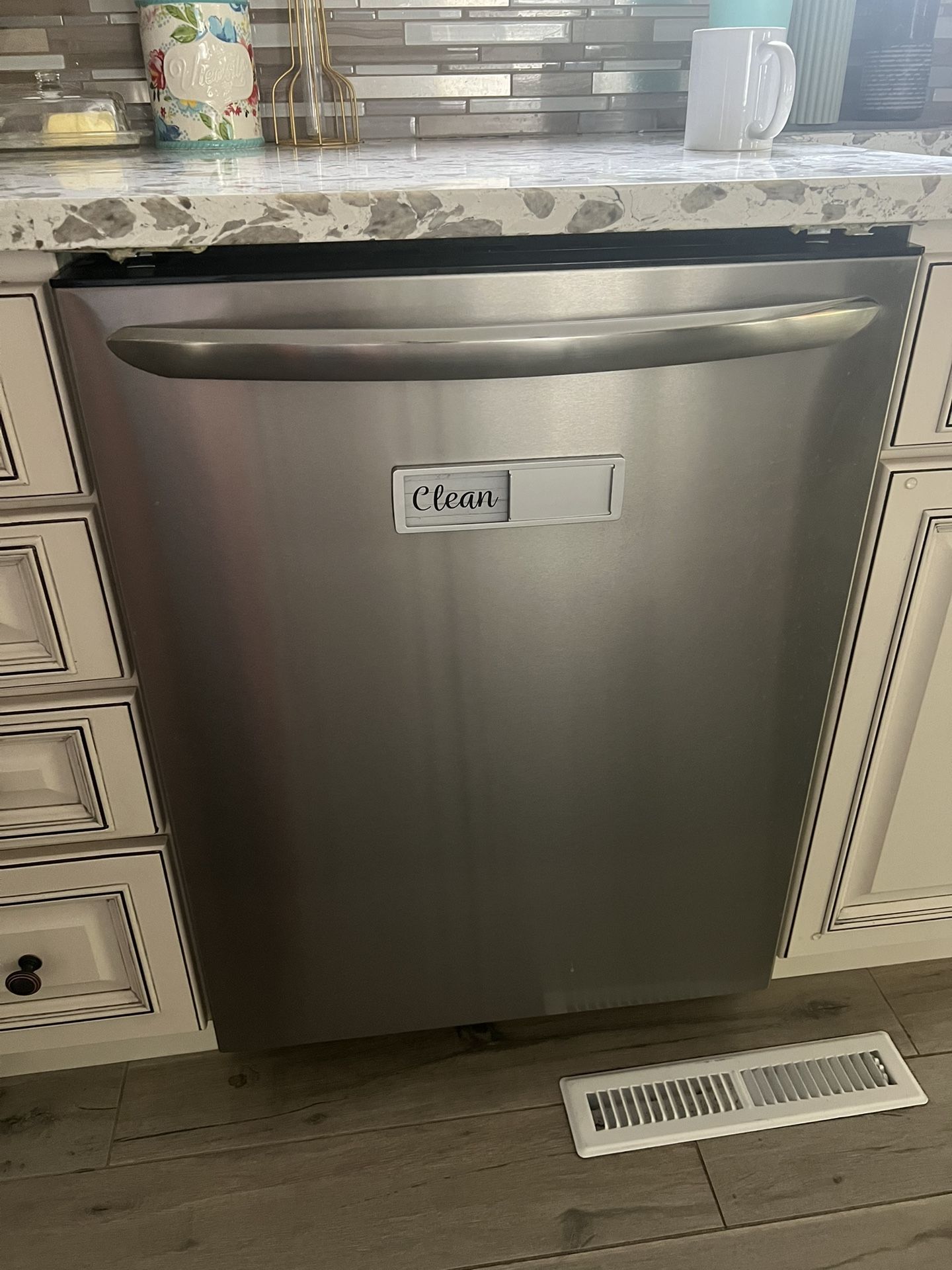 Frigidaire Dishwasher - Needs New Drain Pump 