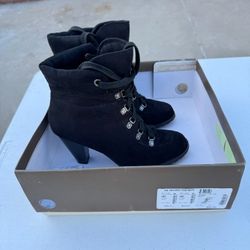 Women's size 8 suede ankle boots 4.00