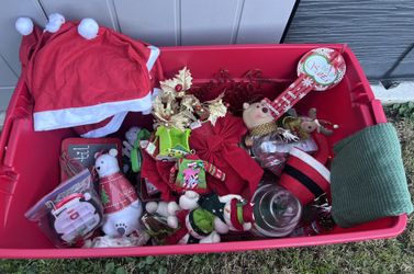 LOT OF RANDOM CHRISTMAS ITEMS 