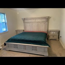 Rooms To go bedset 