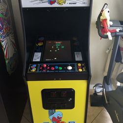 ABSOLUTELY BEAUTIFUL 60 IN 1 PAC - MAN MACHINE WITH A HIGH DEFINITION SCREEN / SET ON FREE PLAY.