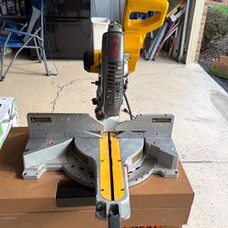 Dewalt Saw 12 Inch Miter Sliding Double 