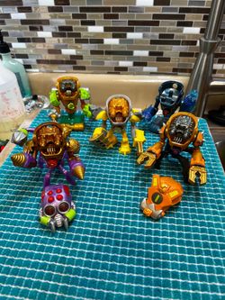 Treasure X Robots Gold line x 5. See photos for details. Sold as is.