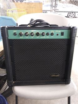 Stagg 20 BA Guitar Amplifier in very good condition, you can also use it with a Aux cable to your phone & listen to your music14" X 16"to X 8"..toll