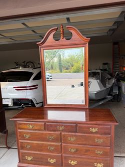4 piece bedroom set Cherry Wood