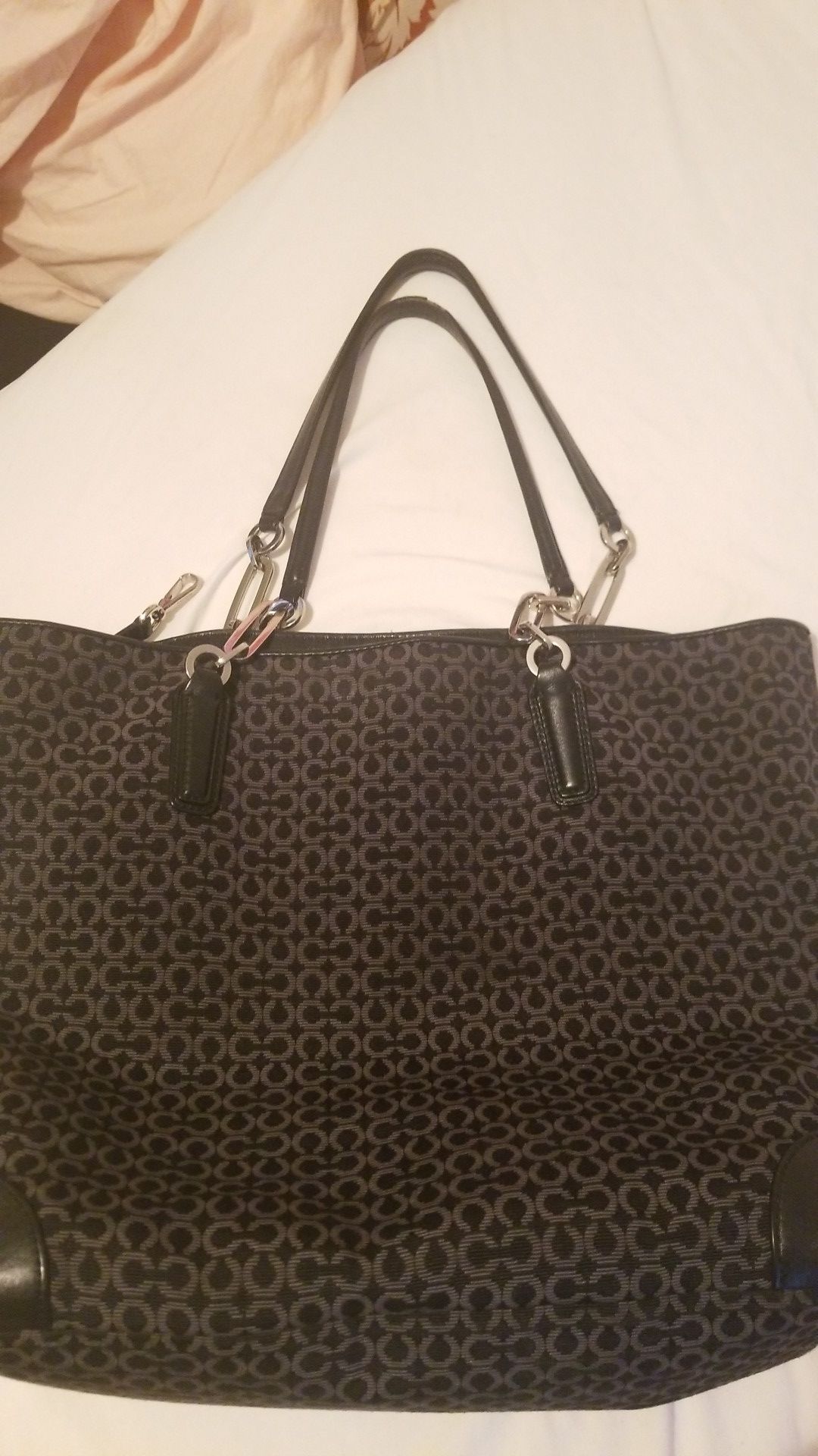 FREE COACH SIGNIATURE SHOULDER BAG FREE