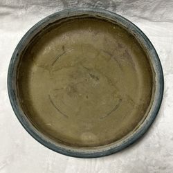 Large green 16 in round plastic Saucer pot planter Trays