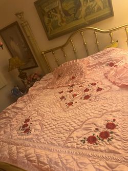 Queen Korean bed spread 2 pillow cases