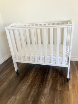 Mini crib