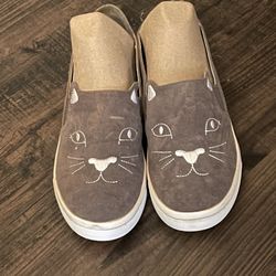 Gray cat slip on sneakers - Size 7