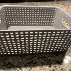 New  Large Plastic Weaved Design 10 X 13 X 5 Inches Tall Storage Bin In Gray 