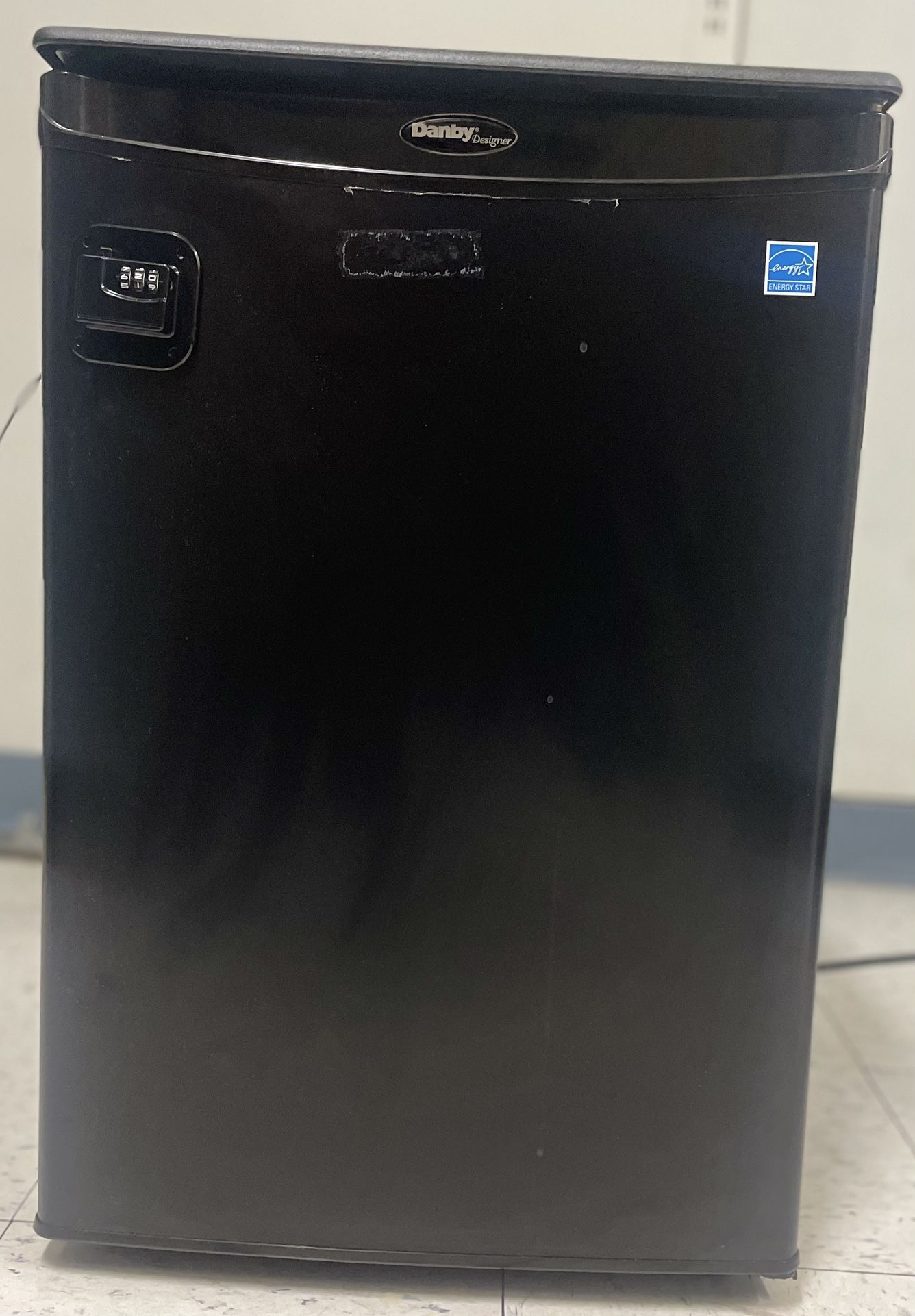 Mini fridge