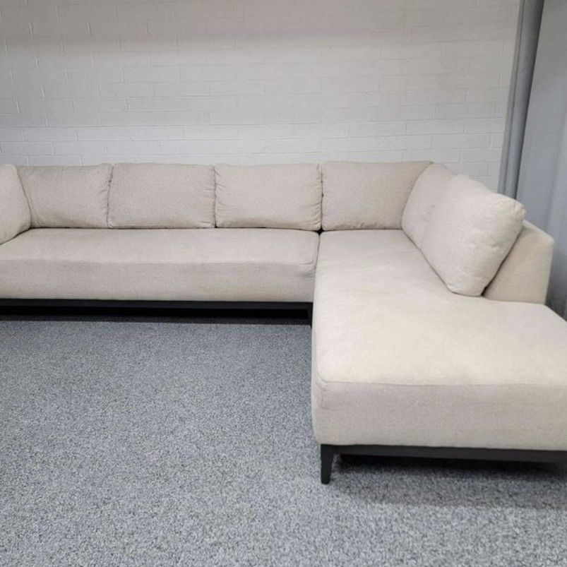 Free Delivery - Modern L Sectional