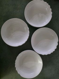 Beautiful Set of 4 Decorative Scalloped pattern Serving Bowls