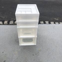 Very Good Condition Plastic Dresser 