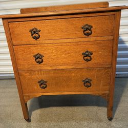 ***GOLDEN OAK SMALL 3 drawer VINTAGE DRESSER***