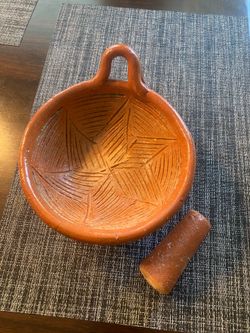 7 inch clay bowl with grinder