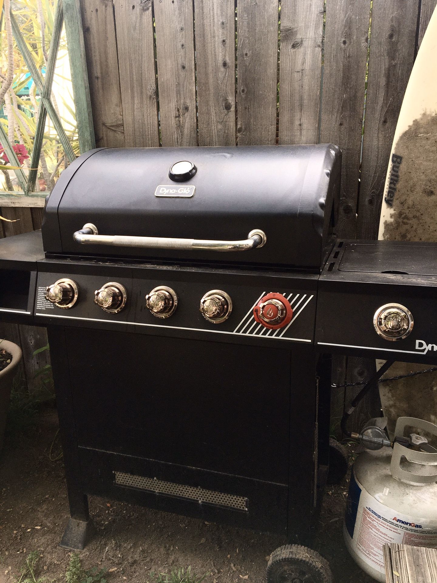 Dyno-Glo 5-Burner Propane Gas Grill with Grill Cover 🖤 •Propane Tank Additional•