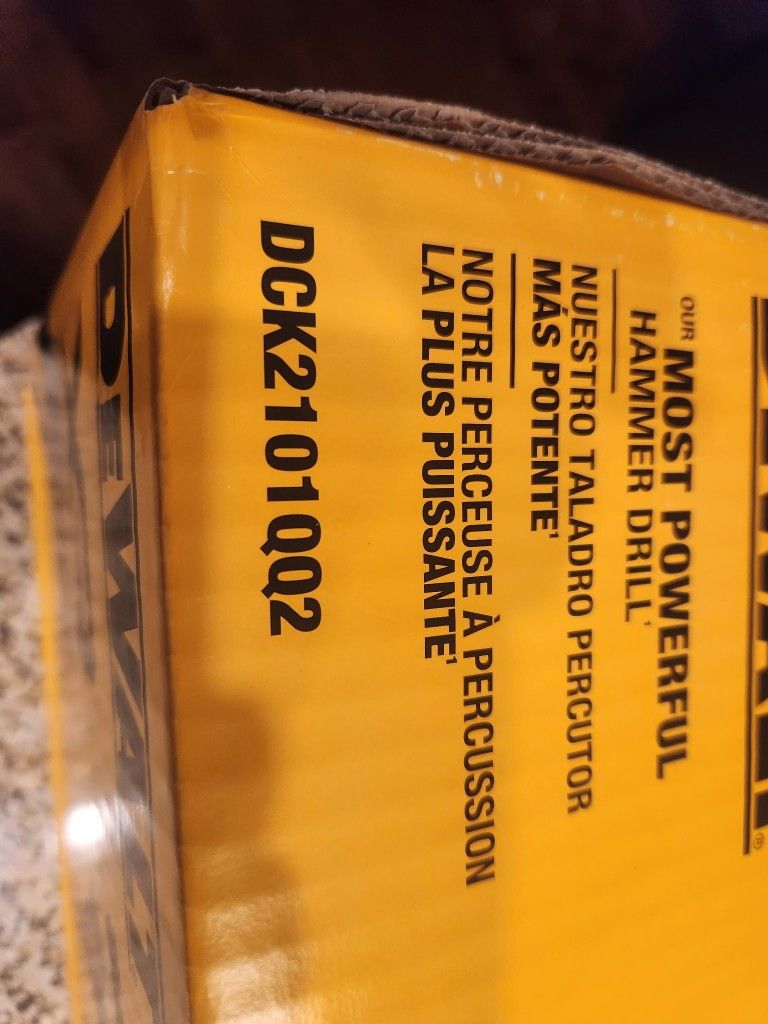 Dewalt DCK2101QQ2 2 Tools Hammer Drill/Impact Driver Combo KIT NEW