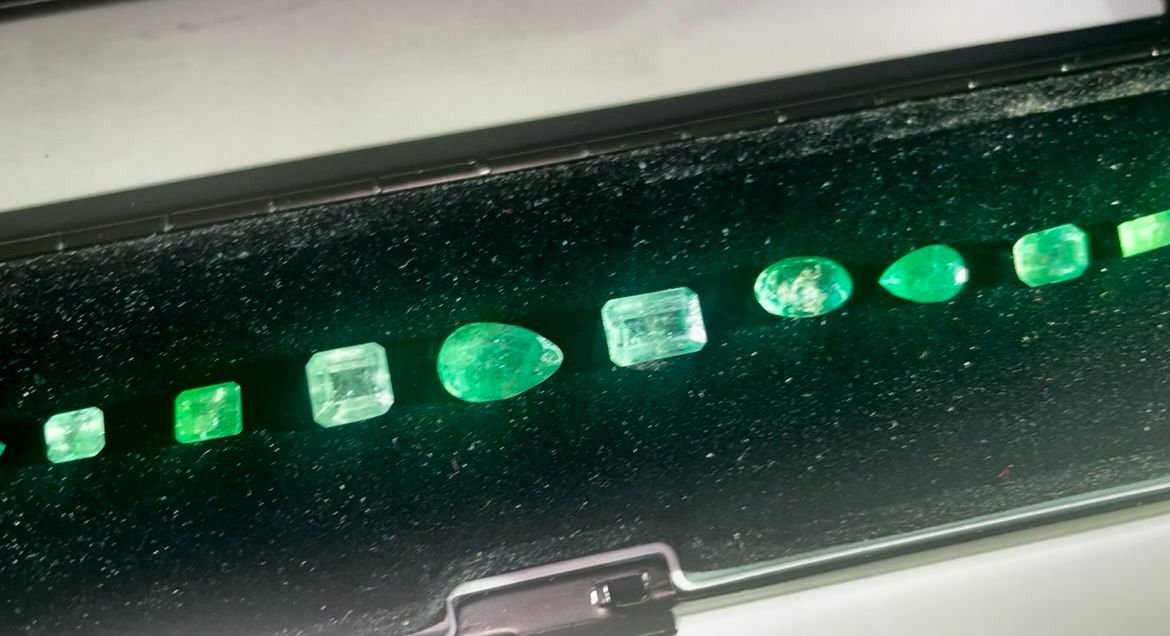 The Emerald Dream (Big Colombian Emerald Wholesale Lot)