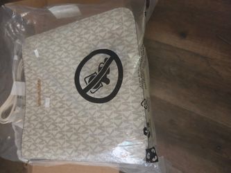 MK Jet Set Travel New  original authentic