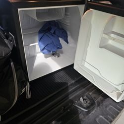 Small Igloo Office Refridgerator