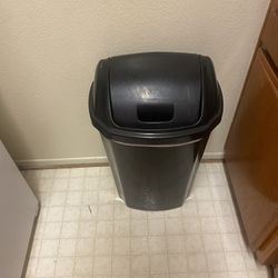 Standard Kitchen Trash can 