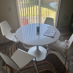 Dining Table W/Rug