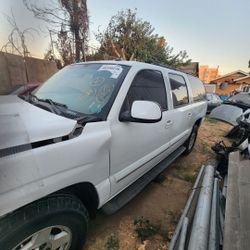 2004 Chevy Suburban Parts NO FRONT END DAMAGED