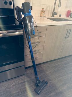 Cordless Stick Vacuum V10 550W