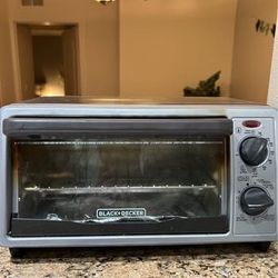 BLACK+DECKER 4 Slice Toaster Oven
