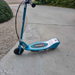 E200 Electric Scooter Buy 1 get 1 Free 