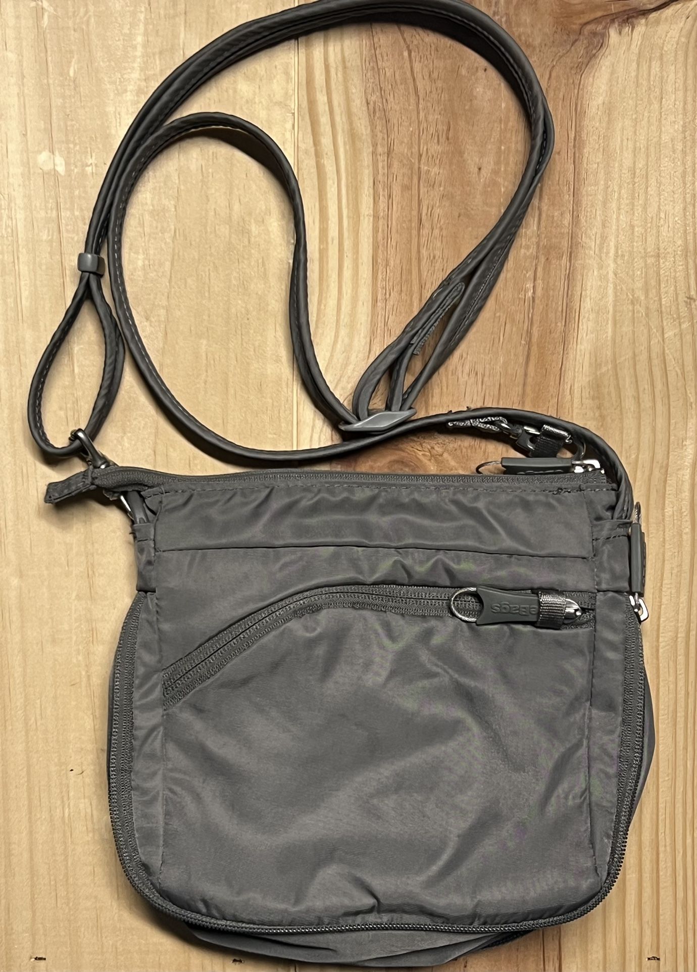 Pacsafe Anti-Theft Shoulder RFID Travel Bag ebags Grey