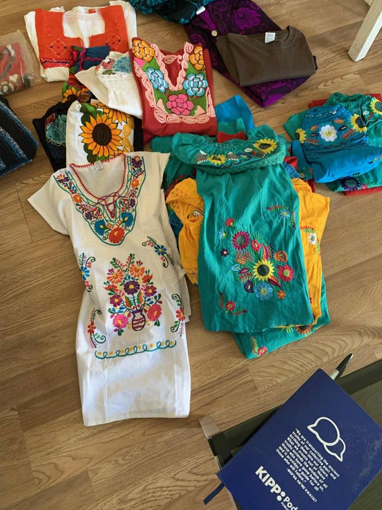 Ropa Artesanal ( Embroided Clothing)
