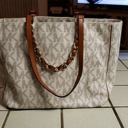 Michael Kor Purse Medium Really Good Condtion. Not Sold Anymore It Was A Limited Additin.