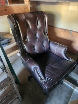 Deask Chair