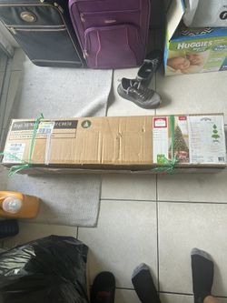 6.5 Ft Tall Christmas Tree Comes With Decor