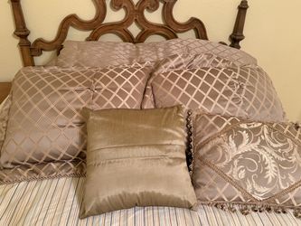 Bedspread/comforter with pillows