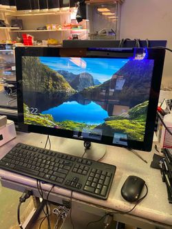 ASUS ET2322I AIO 23 Inch PC desktop  All in one touchscreen  Intel i7-4500U CPU  16G RAM  1TB HDD Windows 10 pro. It as a crack on the top, left side 