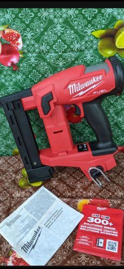 Milwaukee
M18 FUEL 18-Volt Lithium-Ion Brushless Cordless 18-Gauge 1/4 in. Narrow Crown Stapler (Tool-Only)
