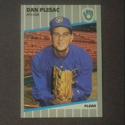 1989 Fleer Dan Plesac Milwaukee Brewers #195 Baseball Card Vintage Collectible Trading Sports MLB Major League Professional Pro 