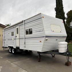 2003 Coachmen 26ft Travel Trailer With Large Slide Out 