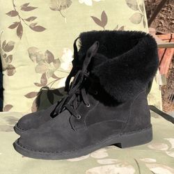 Ugg Weylyn Ankle Cuff Boots Black Suede Sheepskin Shearling  Size 9.5