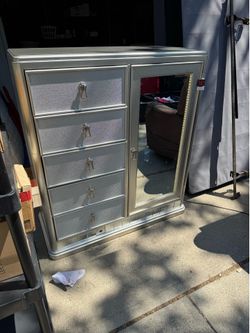 Dresser