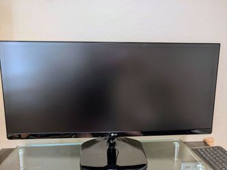 LG 29 in Ultra Wide Monitor - Cash Only